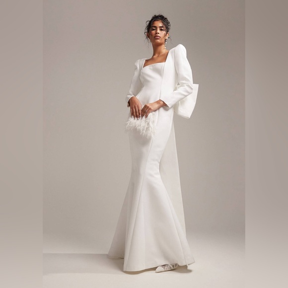 ASOS DESIGN Toby statement square neck and bow back wedding dress in ivory - Picture 2 of 6